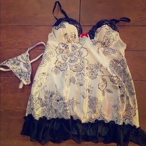 Cute White & Black Flower Lingerie